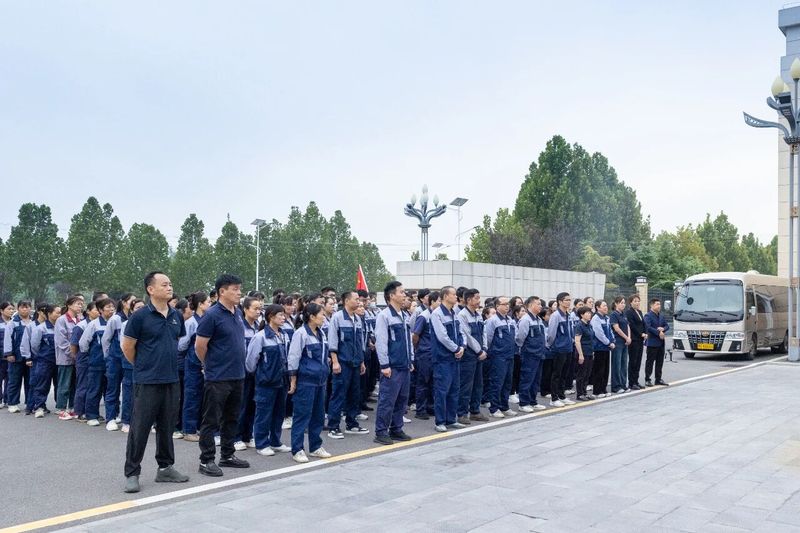 兰科博弈RankBet牧业进行国庆升旗典礼，共祝祖国繁华兴盛！